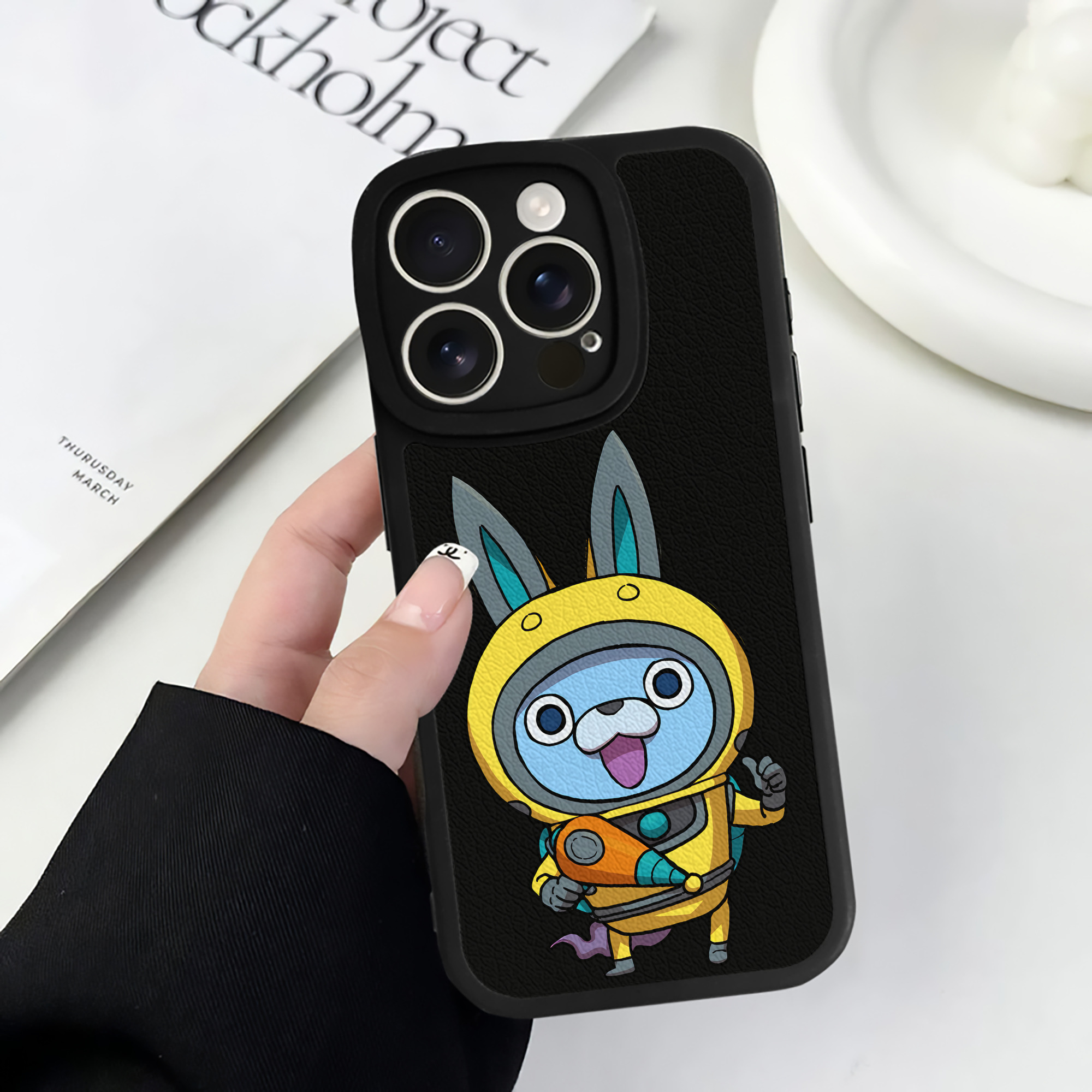 （画像用） 妖怪ウォッチ Yo-kai Watch 【iPhone 16シリーズ対応】シリコンスマホケース（レザー調） 材質：シリコン